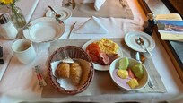 朝食