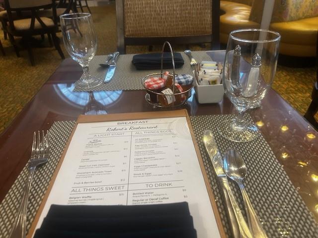 Hotel restaurant for breakfast and lunch 