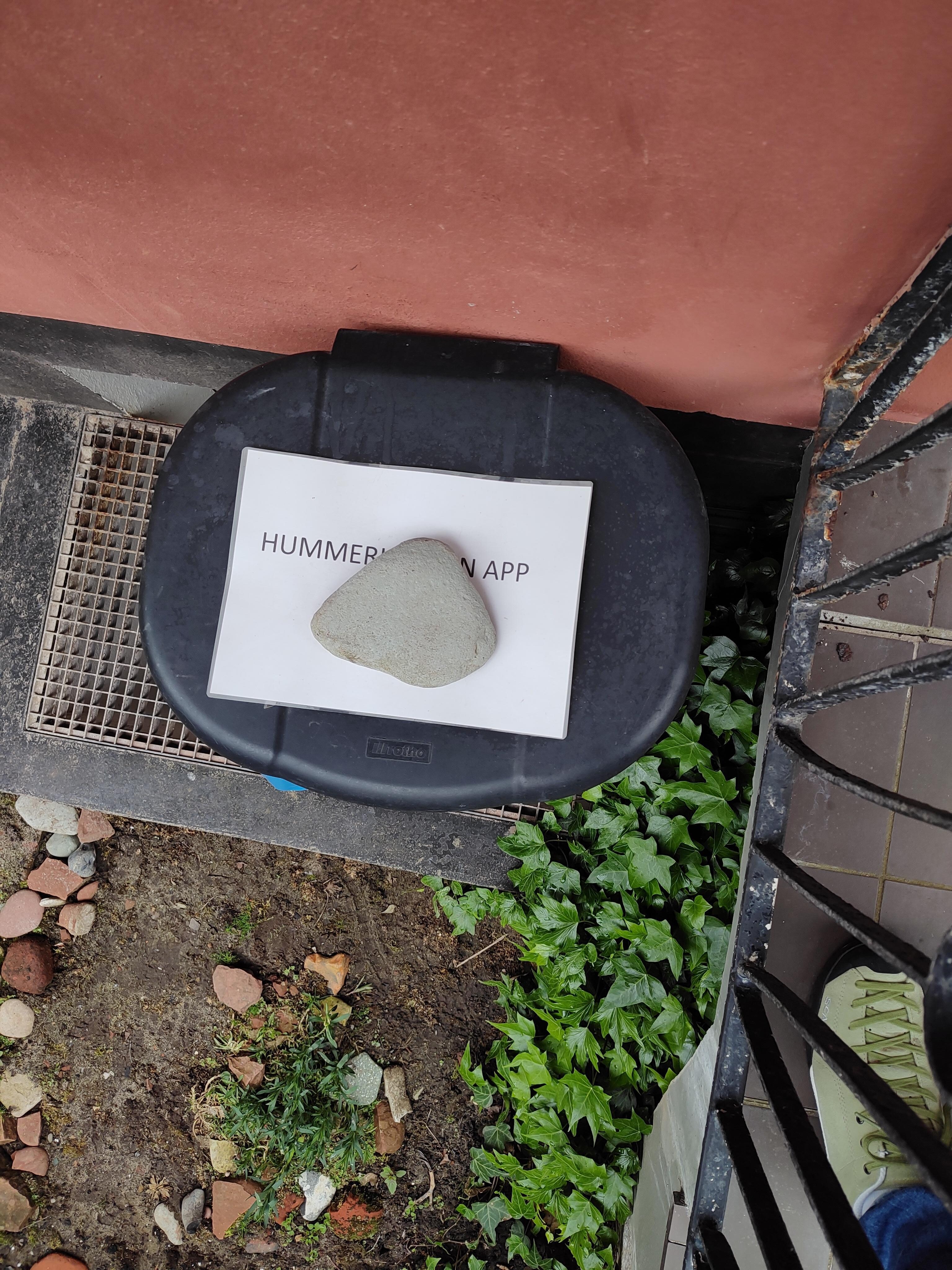 Abfalltonne vor dem Haus