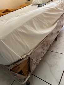 Es una falta de respeto que pretendan que pagues por dormir aquí
