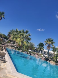 L'une des plusieurs piscine. Moment de détente garantie 👌🏼😊