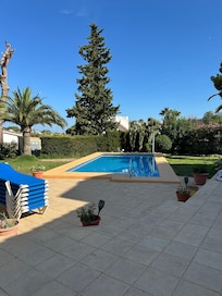 Toller und sehr gepflegter großer Pool.