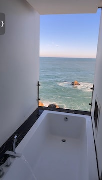Bañera de hidromasaje al aire libre