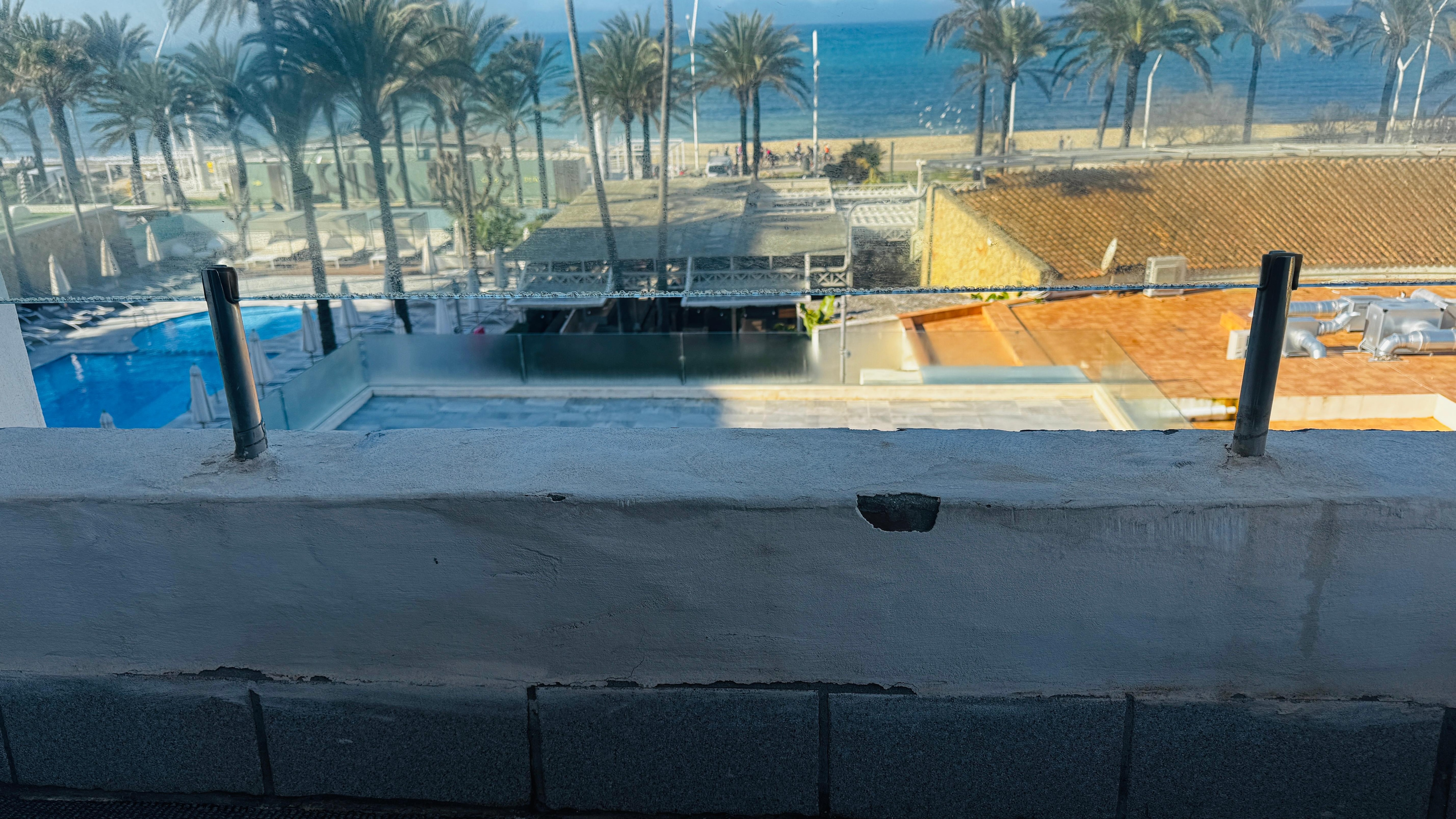 Balkon etwas in die Jahre gekommen 