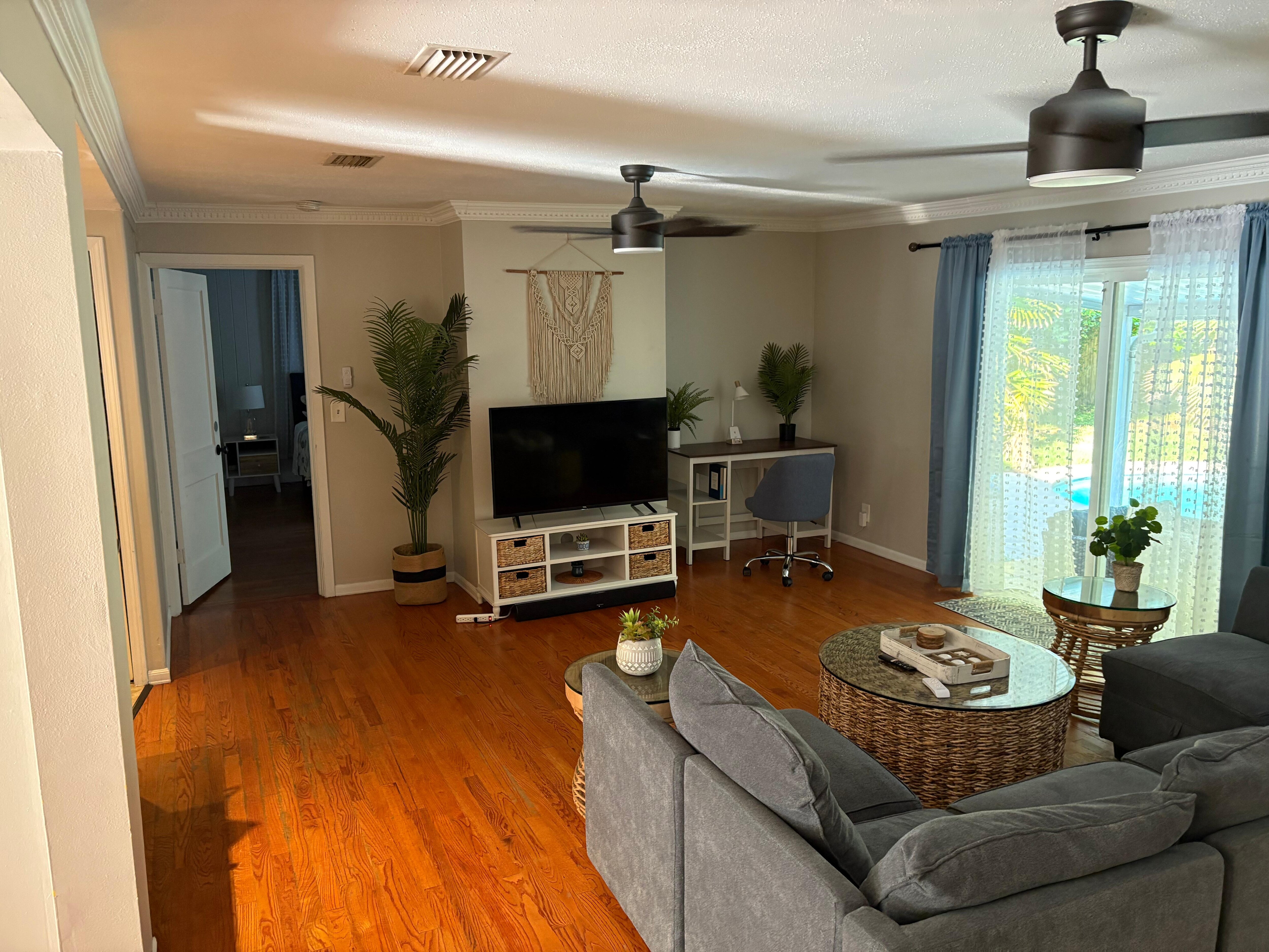 Living room with sliding doors 
