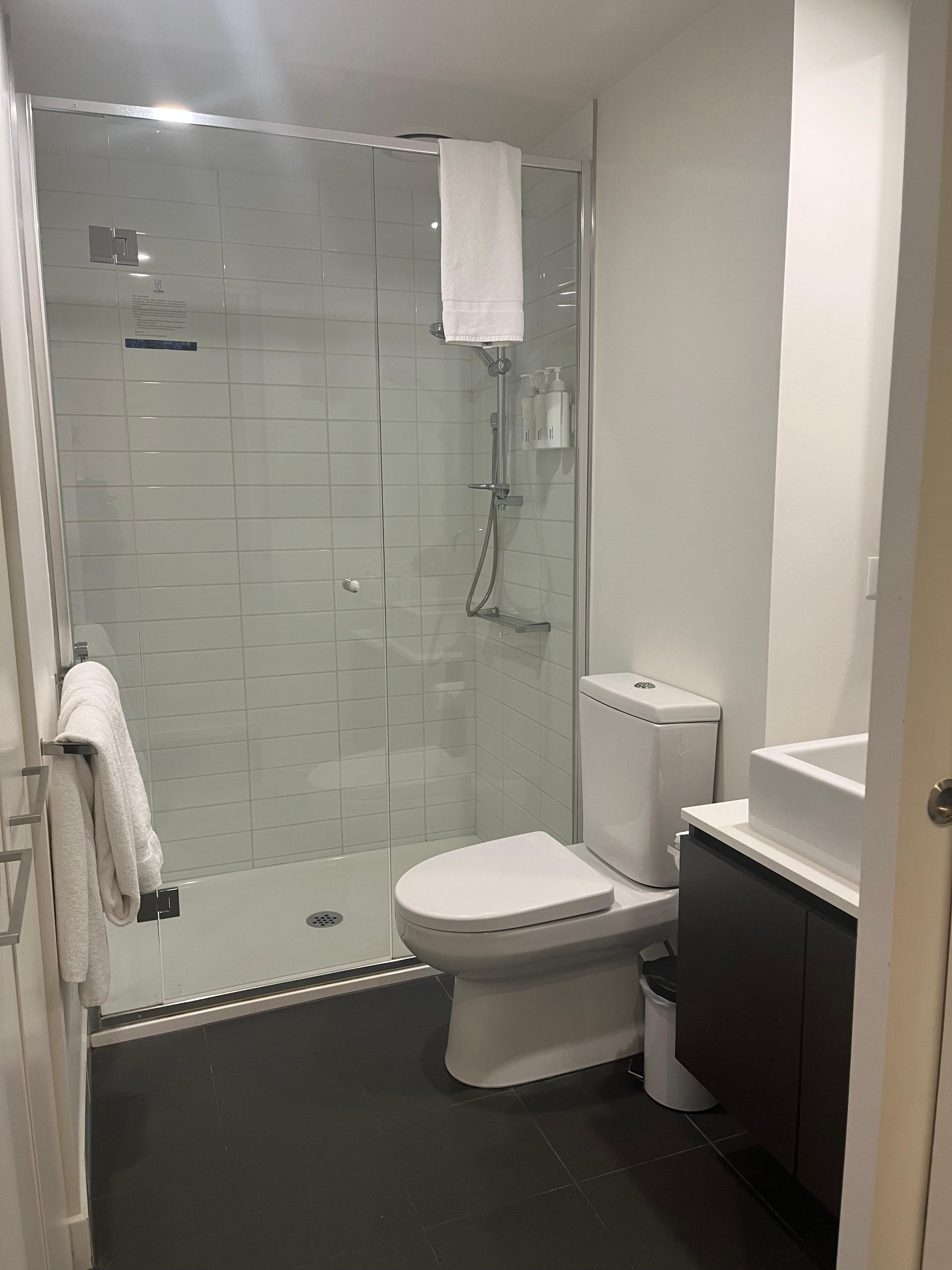 Small bathroom, hot shower great water pressure. Washer/dryer in closet with washing powder.