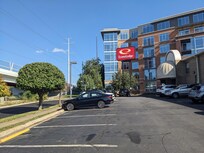Right next to bike/pedestrian path - possible to bike into DC!