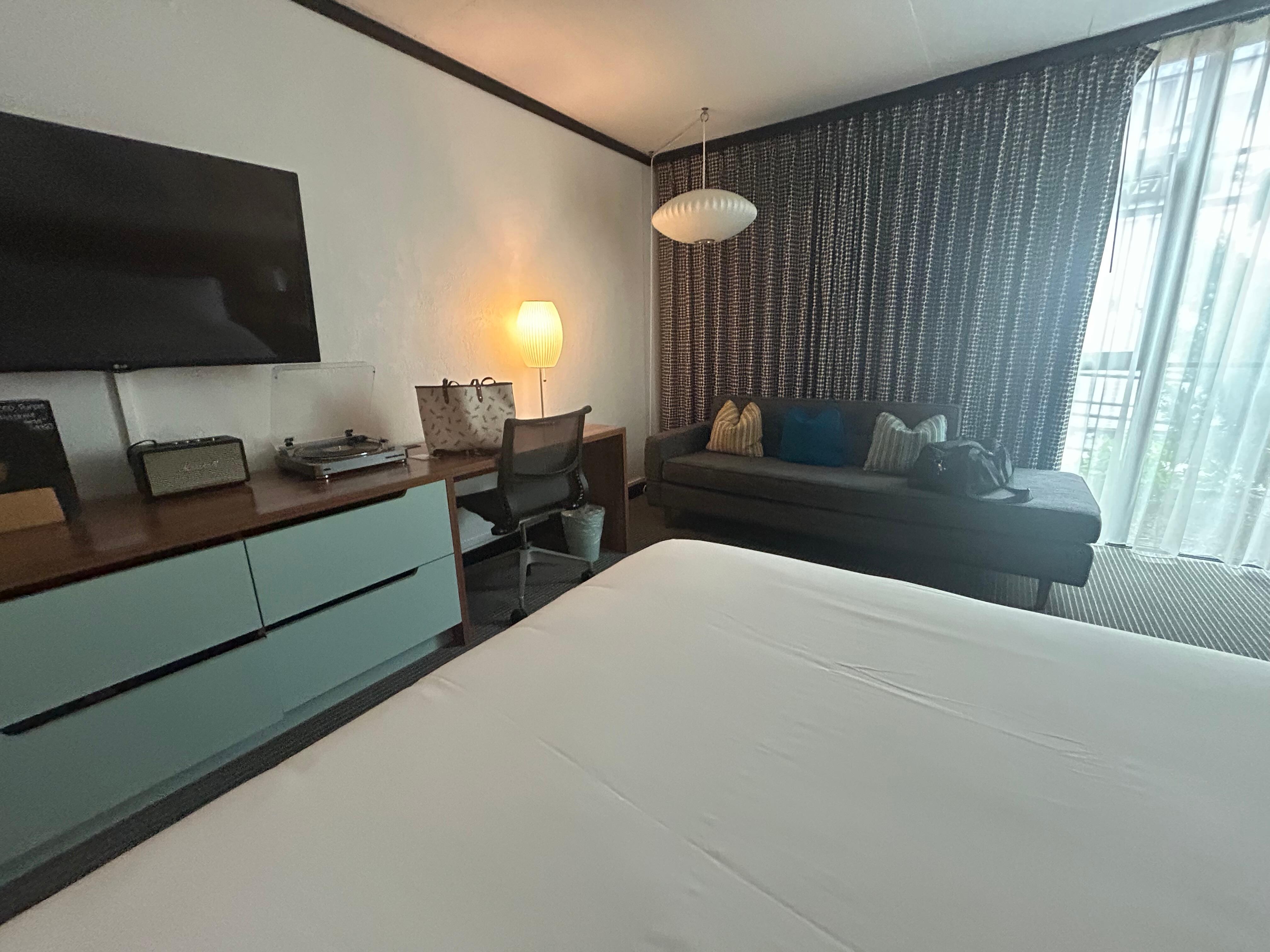 King bed with a 1960’s vibe. Kitschy but not tacky. 