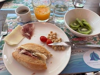 Lovely breakfast buffet with fresh orange juice & coffee