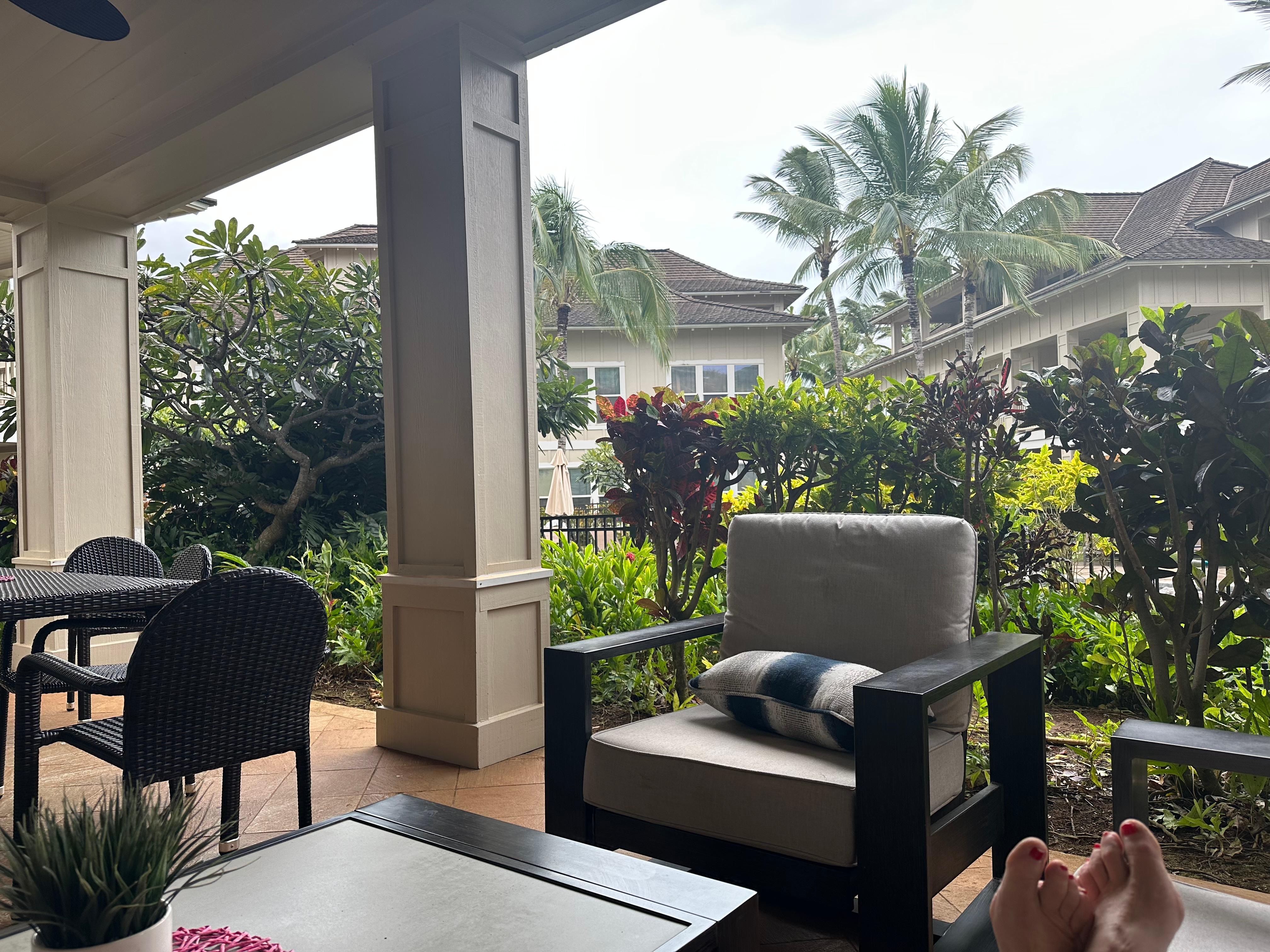 spacious lanai, ate breakfast there every day