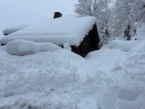 Het huis, met heel veel sneeuw!