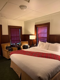 King lakeside!! Very comfy bed!