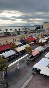 The market stands just below