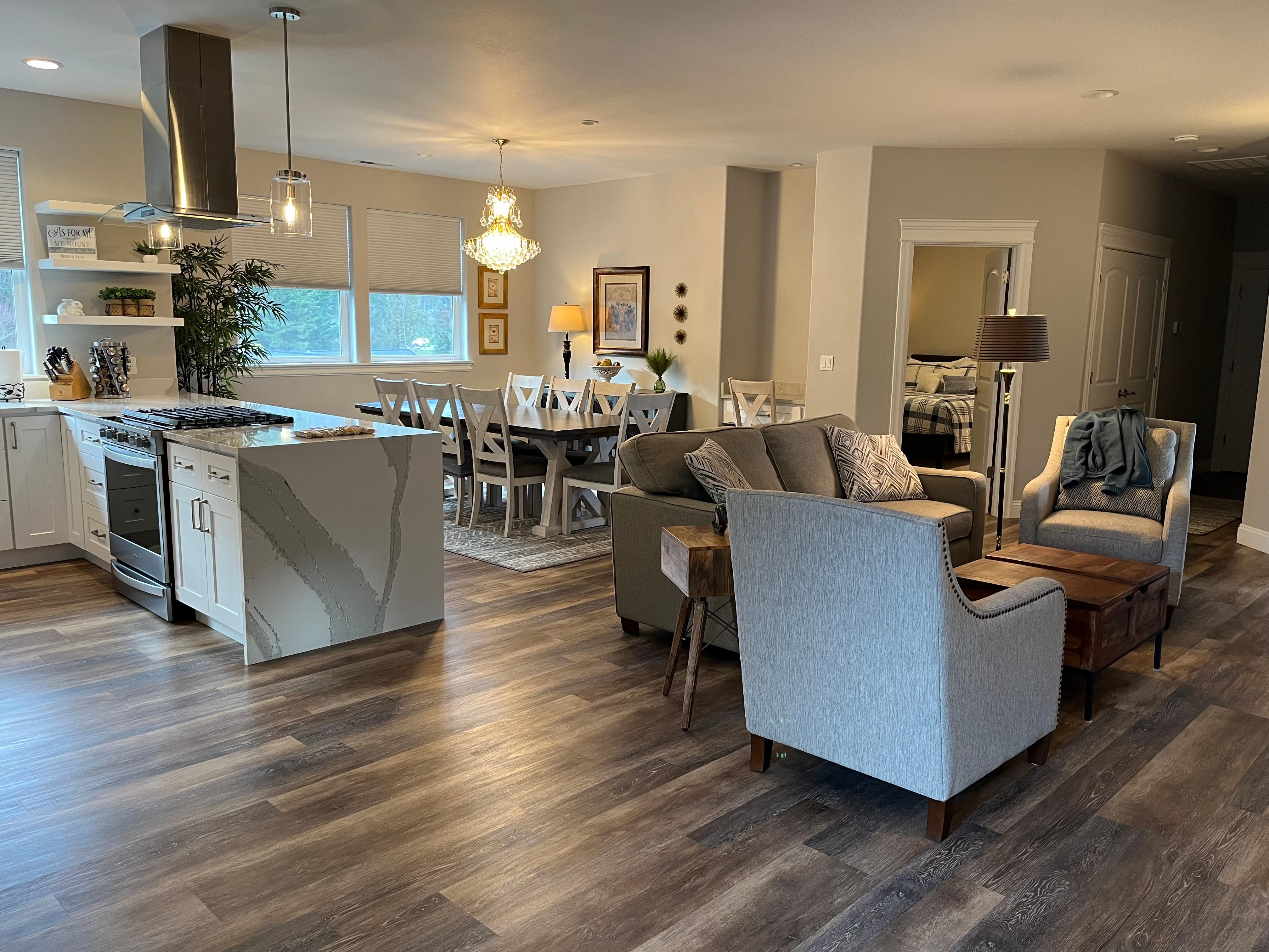 Large open floor plan. Lovely!