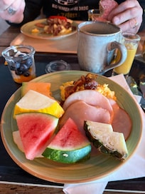 Läckert med så mycket god frukt tlll frukost