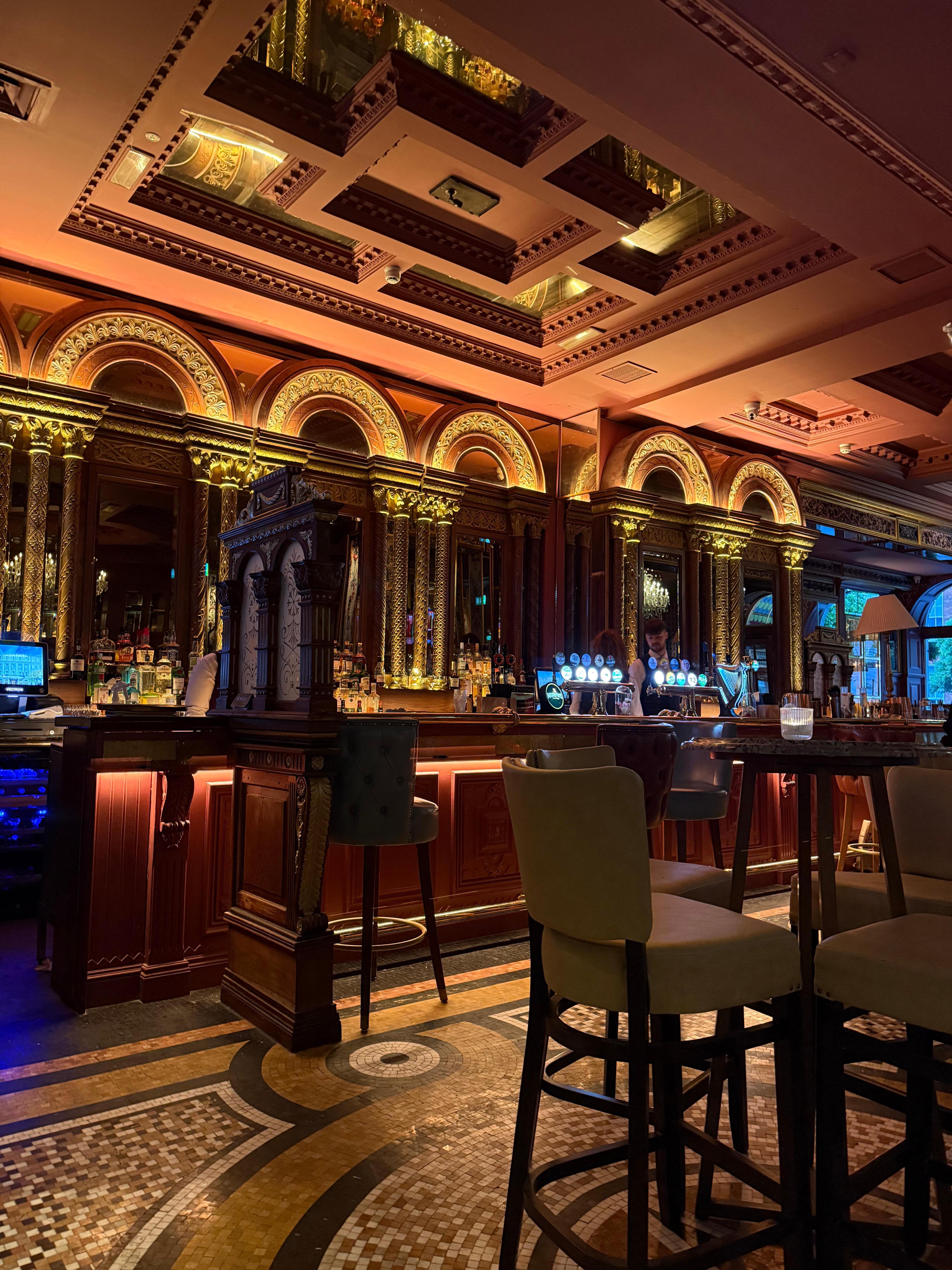 Piano bar