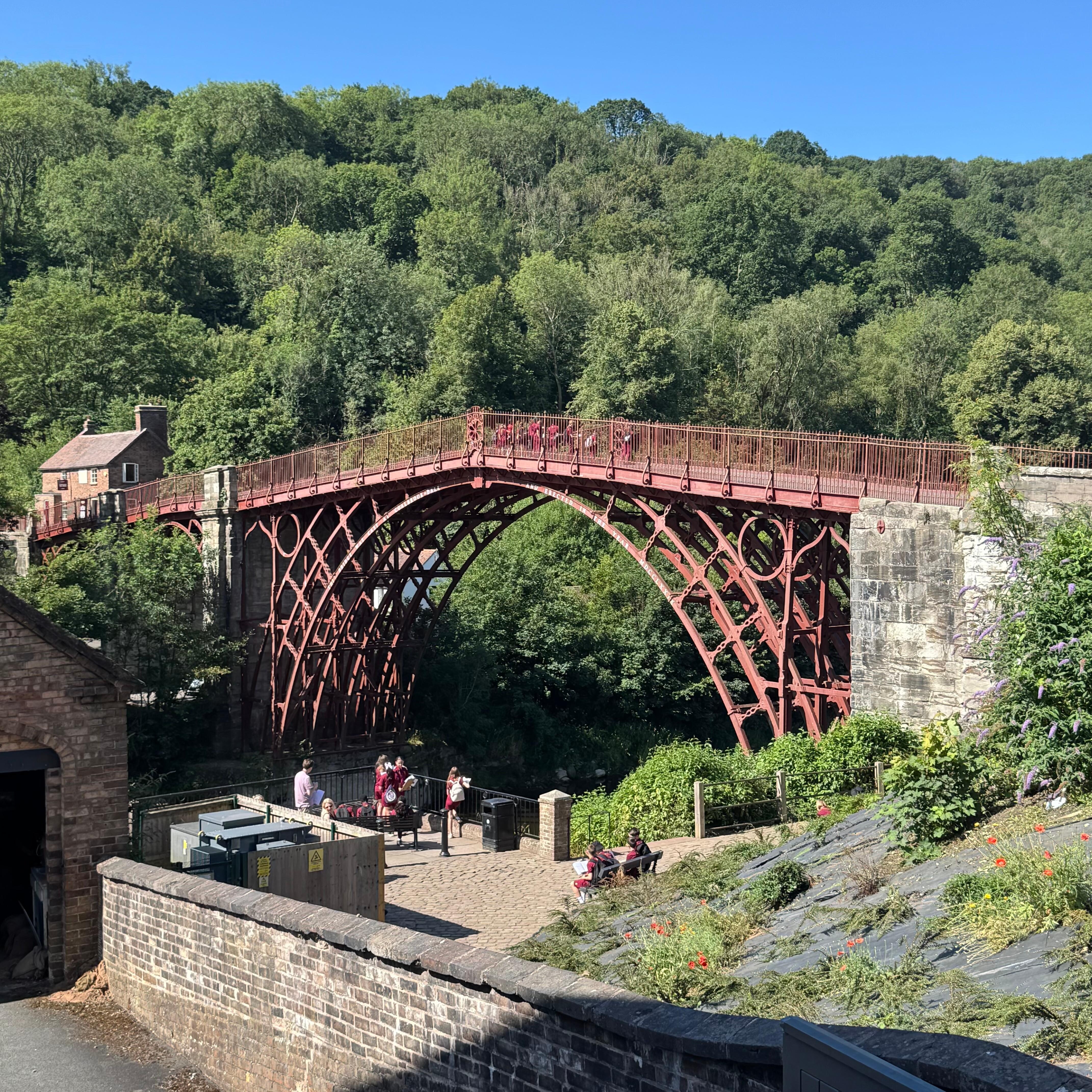 Iron Bridge, ca. 40 min kjøretur fra hotellet.
