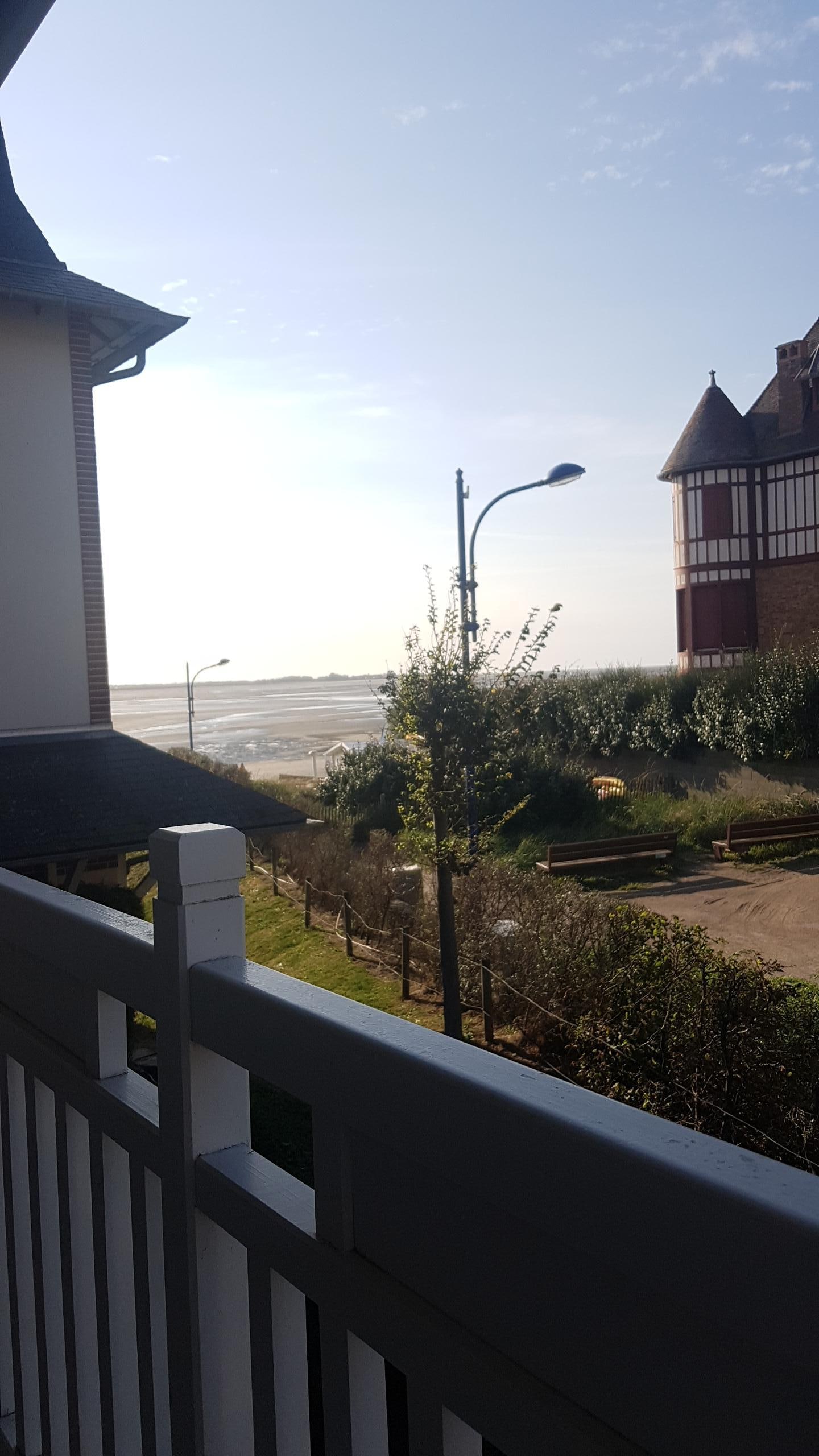 Uitzicht vanaf ons balkon (toegankelijk vanuit woon- en slaapkamer)