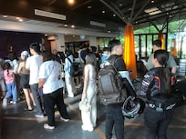 Lange rijen bij de receptie