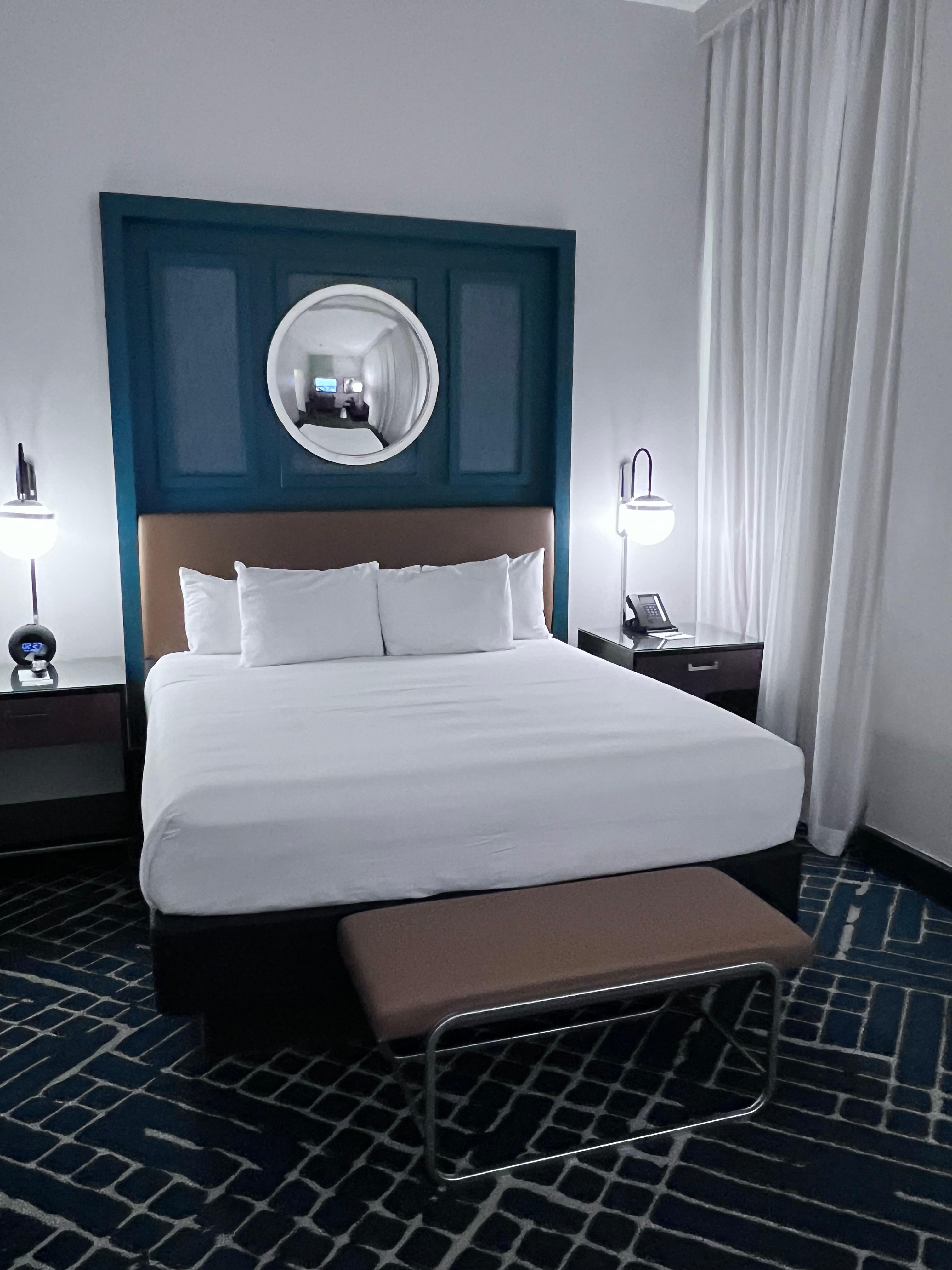 Nice spacious room with comfortable bed