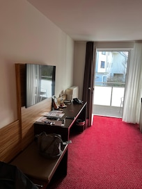 Zimmer mit Teppich ausgelegt