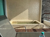 Immersion pool on the balcony