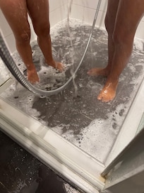shower didn’t drain - booking showed tub and king size bed . We got neither