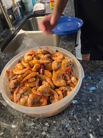 Was able to cook 10 lbs of shrimp in the kitchen. Well equipped.