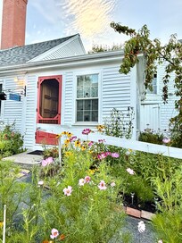 Attractive private entrance