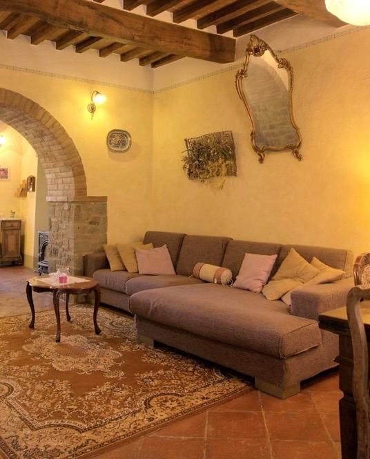Lower level sitting area with tv, Italian channels.