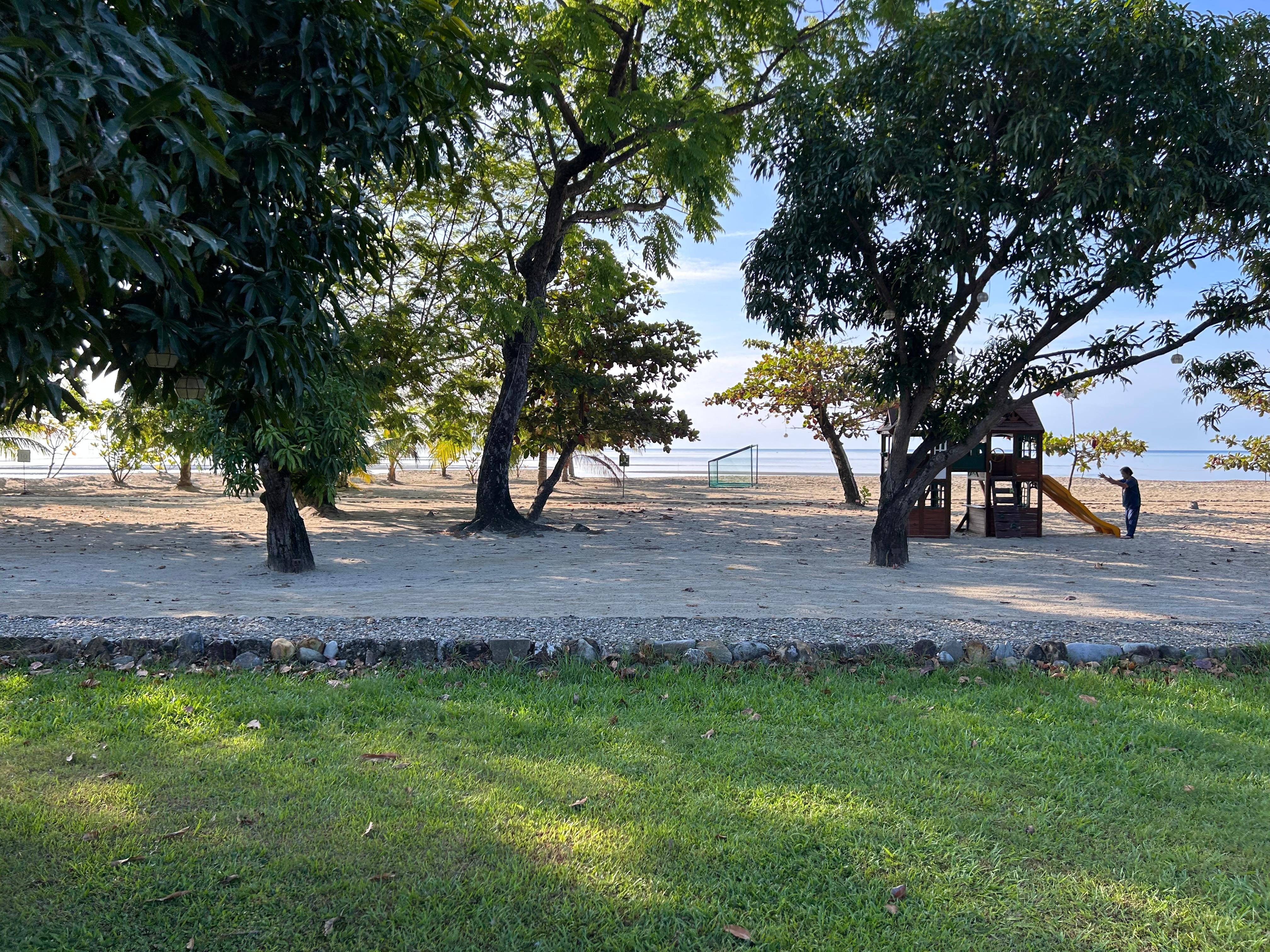 The close proximity to the private beach for guests and the chairs also included in accompdation