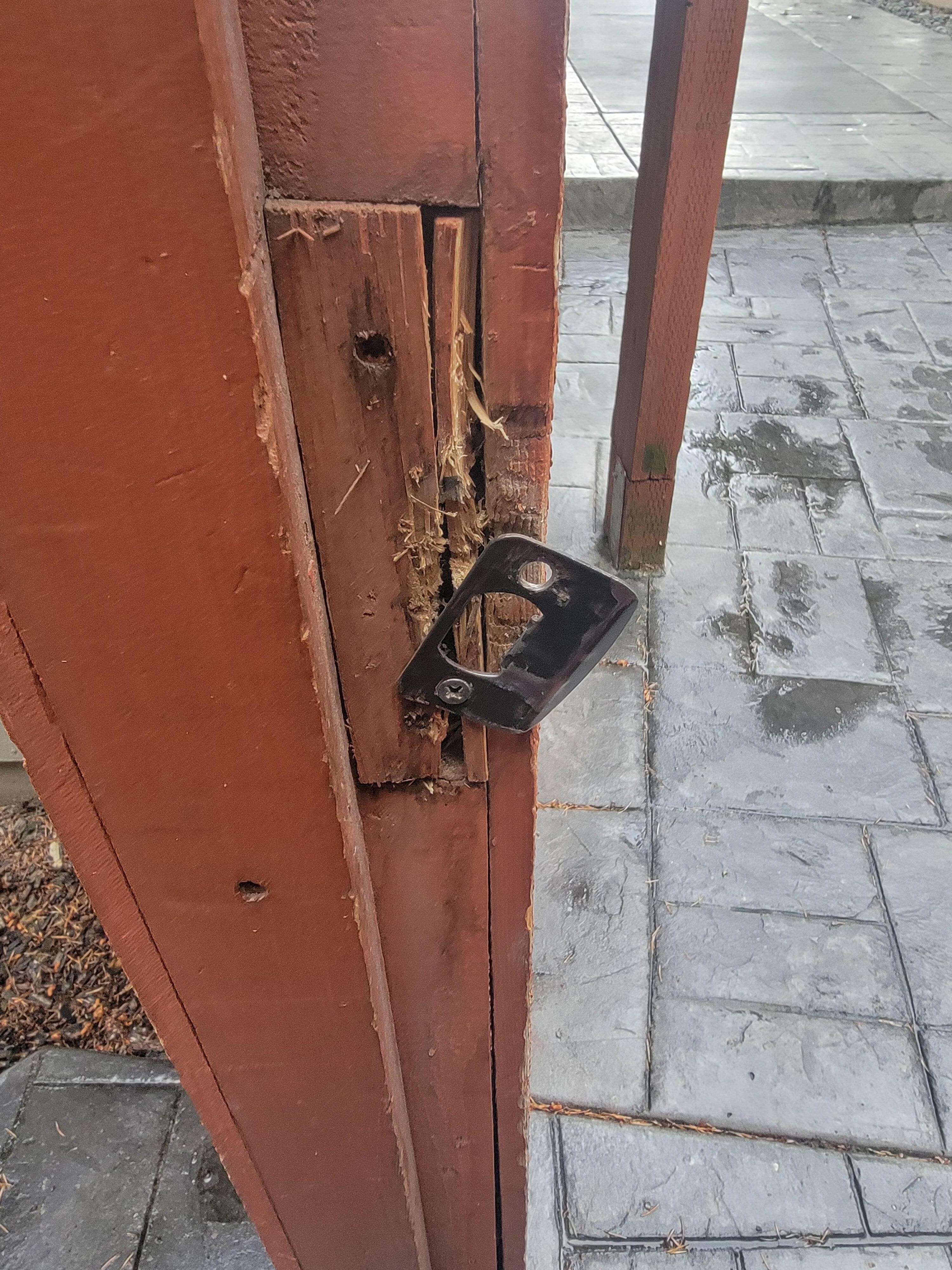 Gate was like this when we arrived.