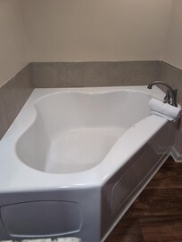 Tub in room with King Bed