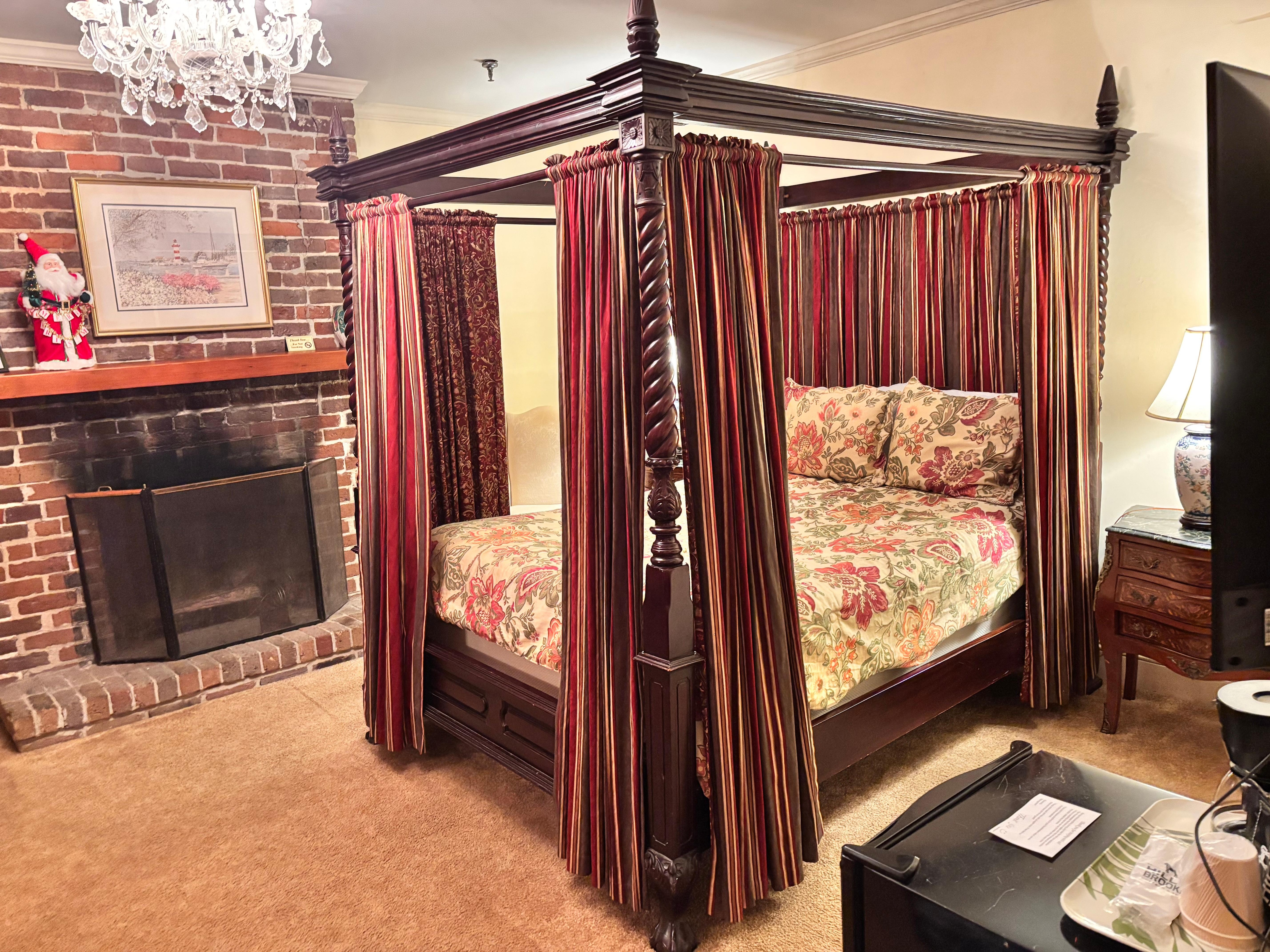 If you like quiet dark space this for you. There are no windows in this particular room. 