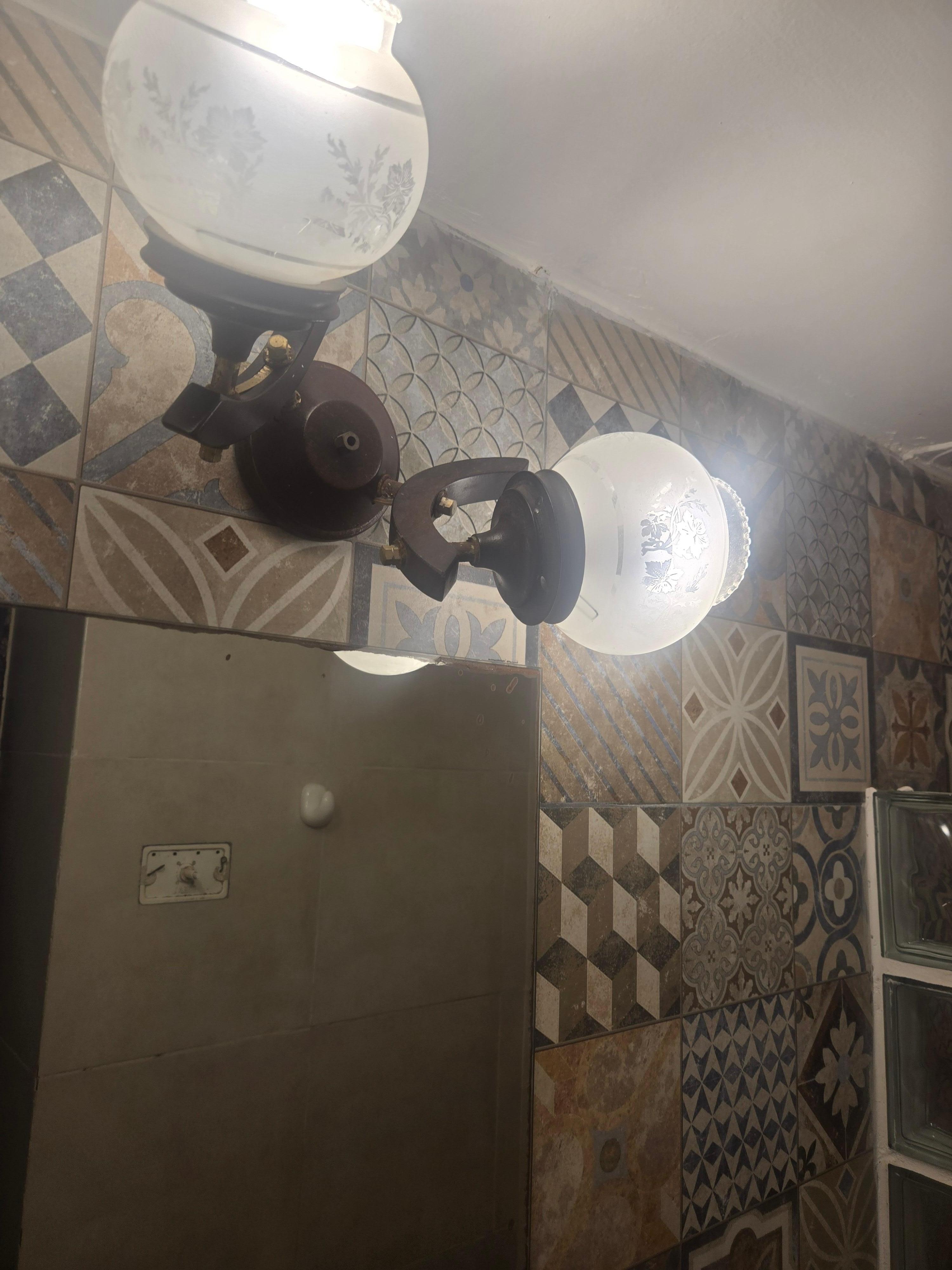 Lampan har ramlat av under natten, vi blev rädda