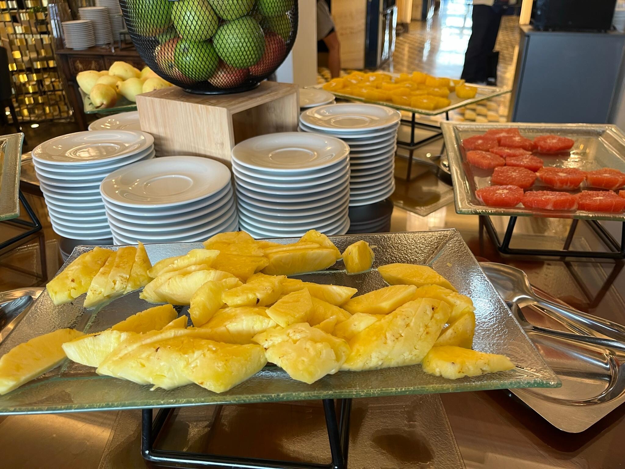 Ananas på frukostbuffén