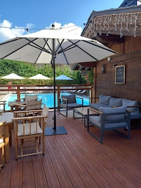 Charmante piscine bien situĂ©e au cĆur de l'Ă©tablissement