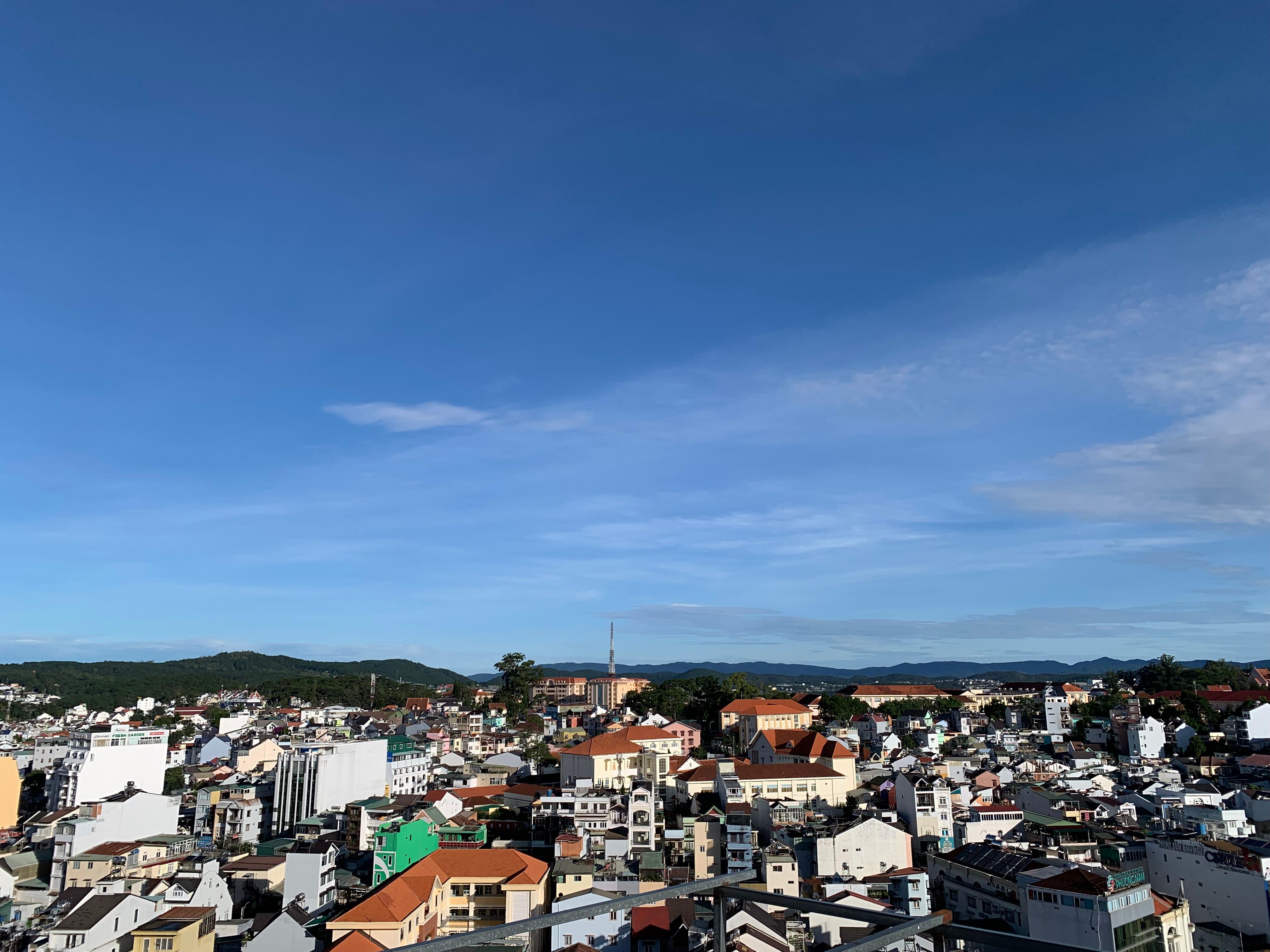 탑층 식당에서 보이는 달랏