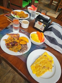 Buffet breakfast. Lots of selection. Fresh fruit was delicious.