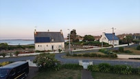 Uitzicht vanuit het huis bij zonsondergang.