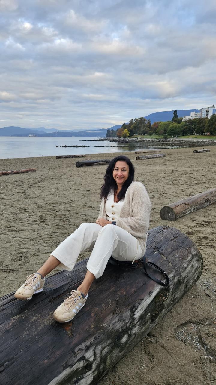 essa é a praia onde as pessoas assistem o por do sol. Bem próxima ao hotel.