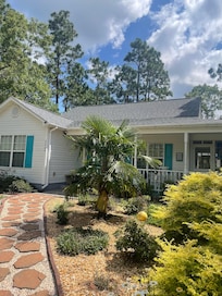Front of the beautiful house :)