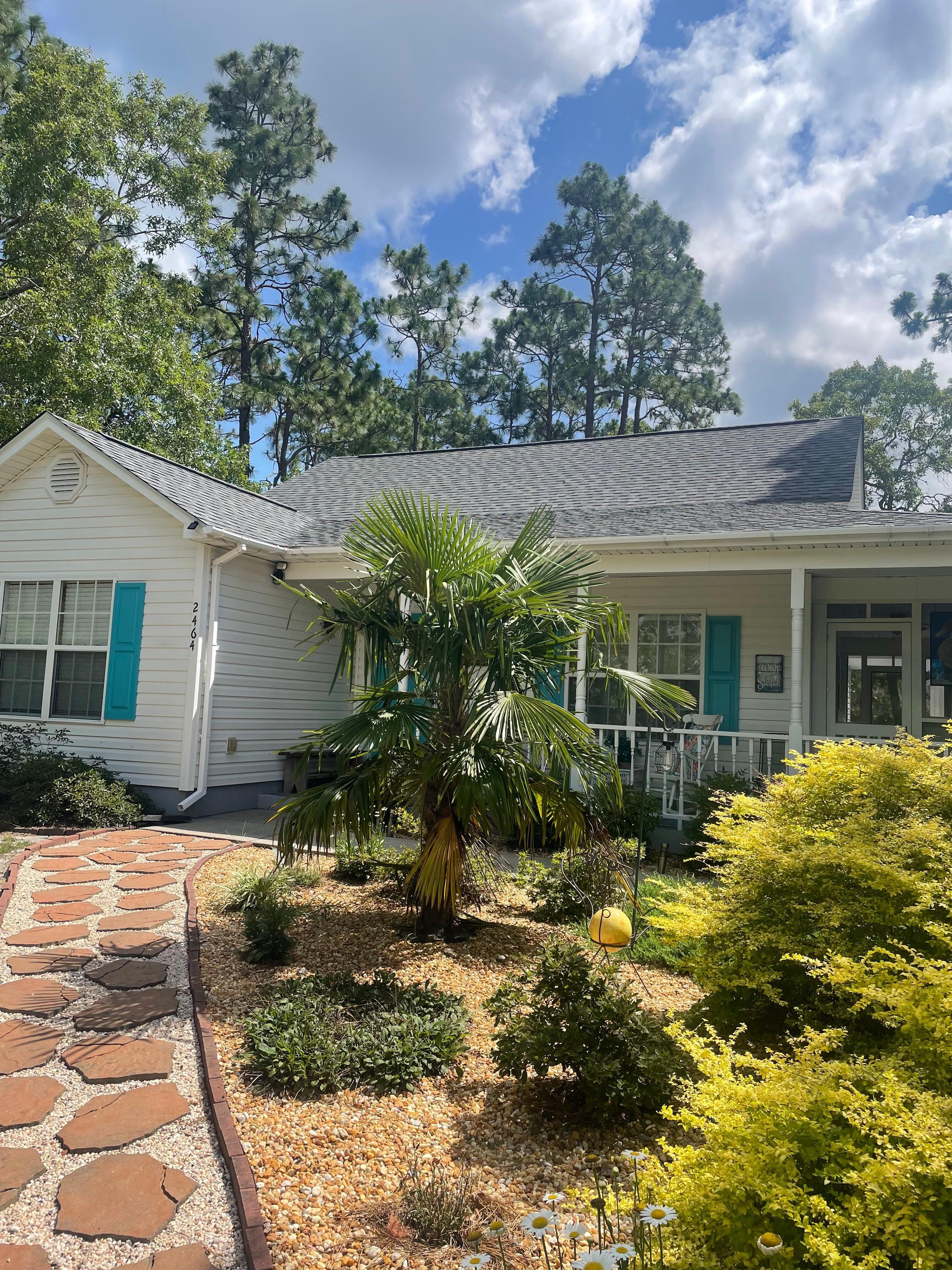 Front of the beautiful house :) 