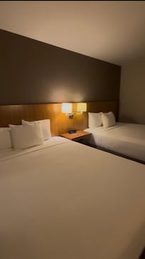 2 Queen Beds