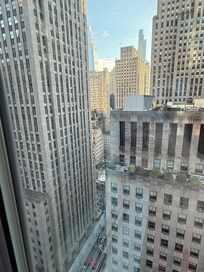 Peek-a-boo vote to Rockefeller rink