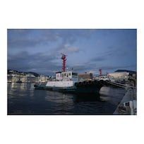 The port is a pleasant 19-min river walk away