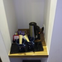 Kaffee und Tee gehören zur Zimmerausstattung, sehr gute Idee