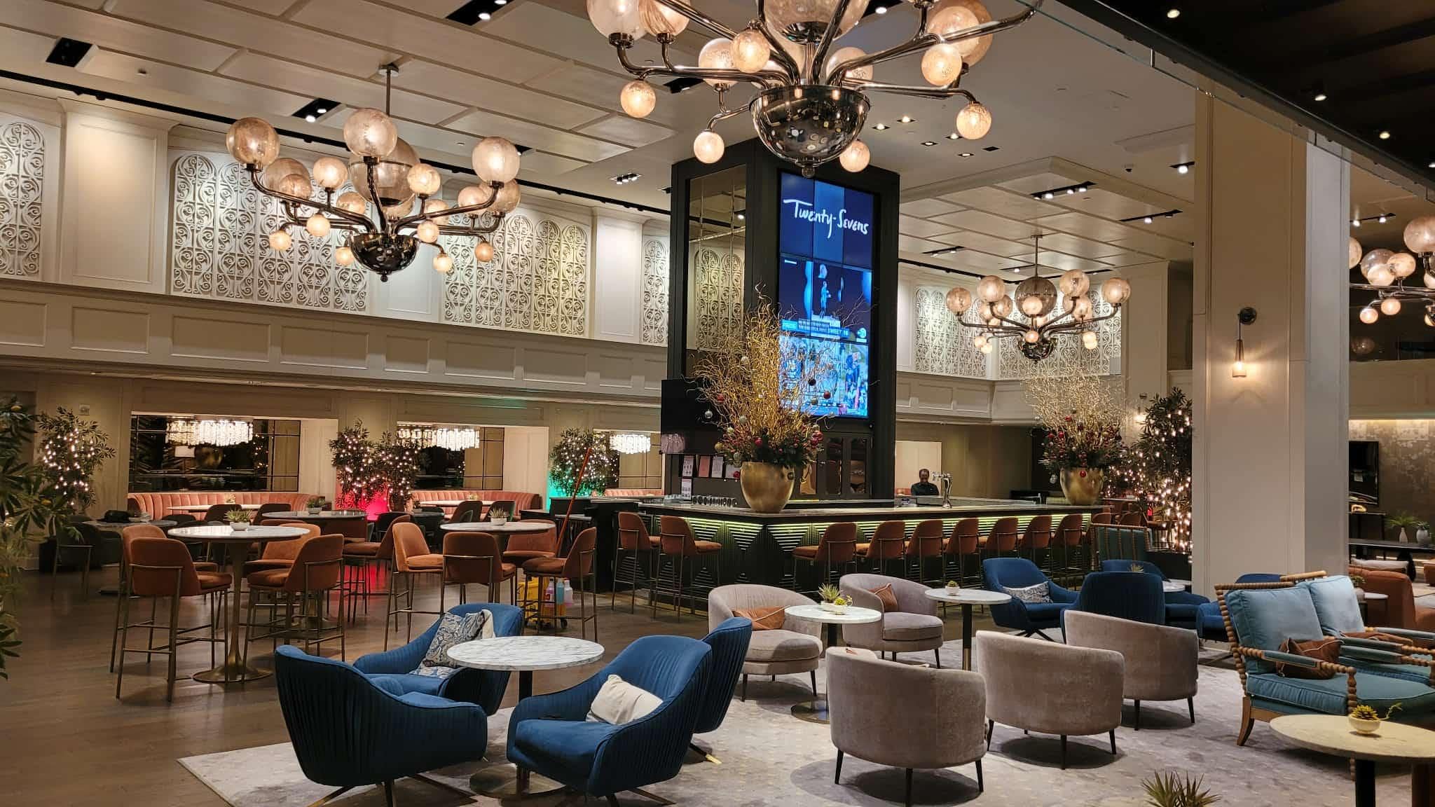 Twenty Sevens Lounge in Park Central Hotel