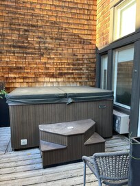 Large hot tub with outstanding views!