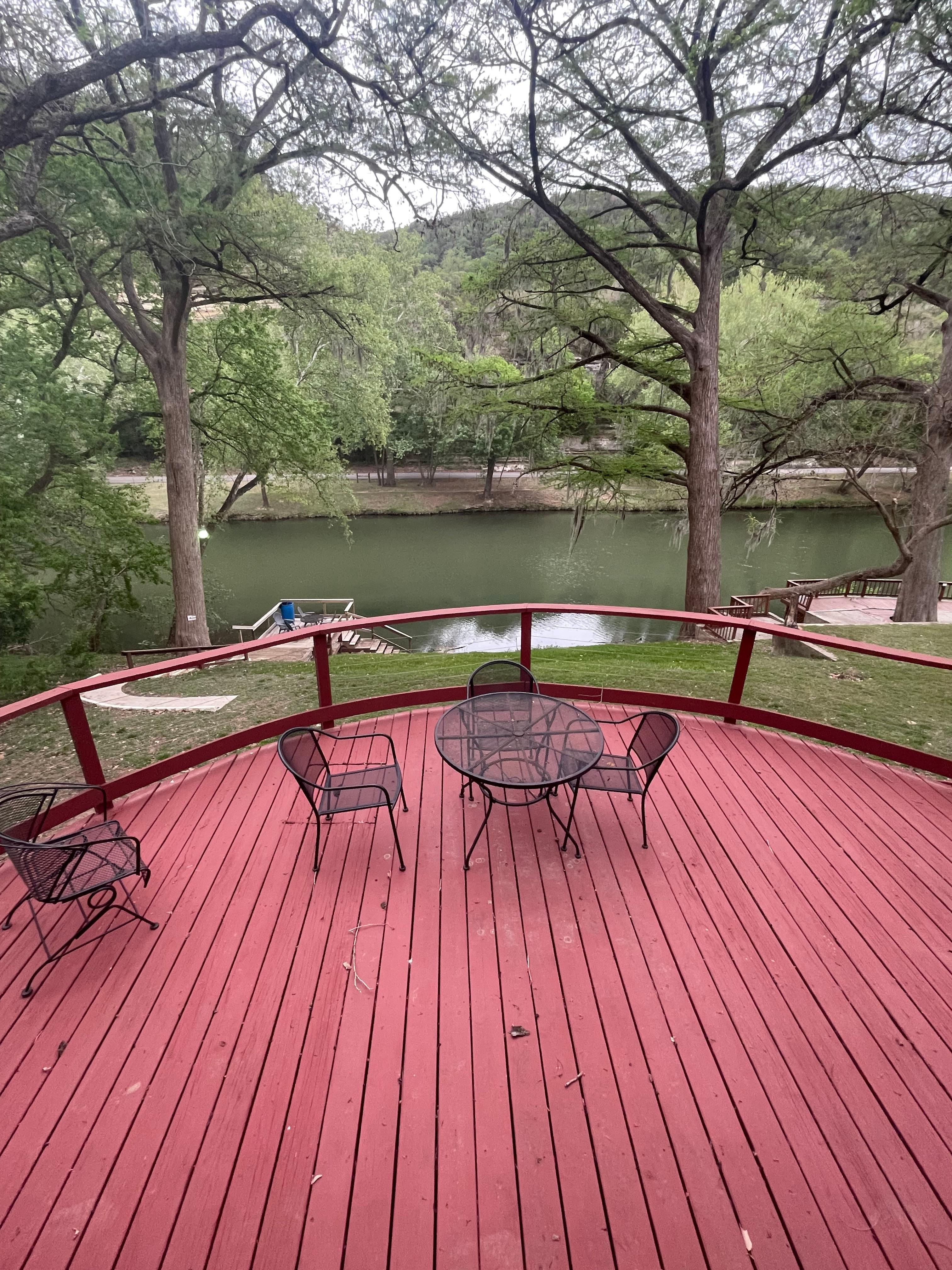 Exceptional views, peace and quiet. 